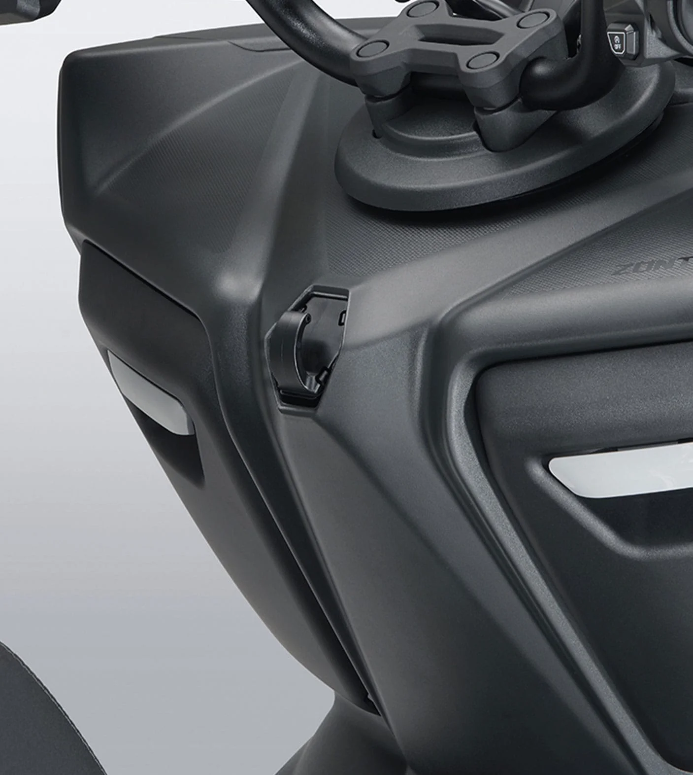 A Zontes V125 kihajtható csomagakasztója